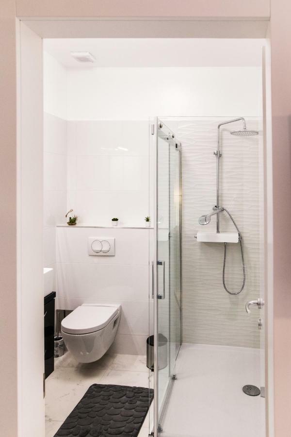 L&L Apartments สปลิท ภายนอก รูปภาพ